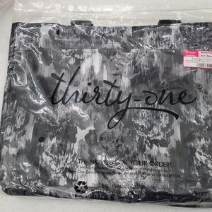 Thirty one everyday essential tote in watercolor print. Nwt. Pockets inside